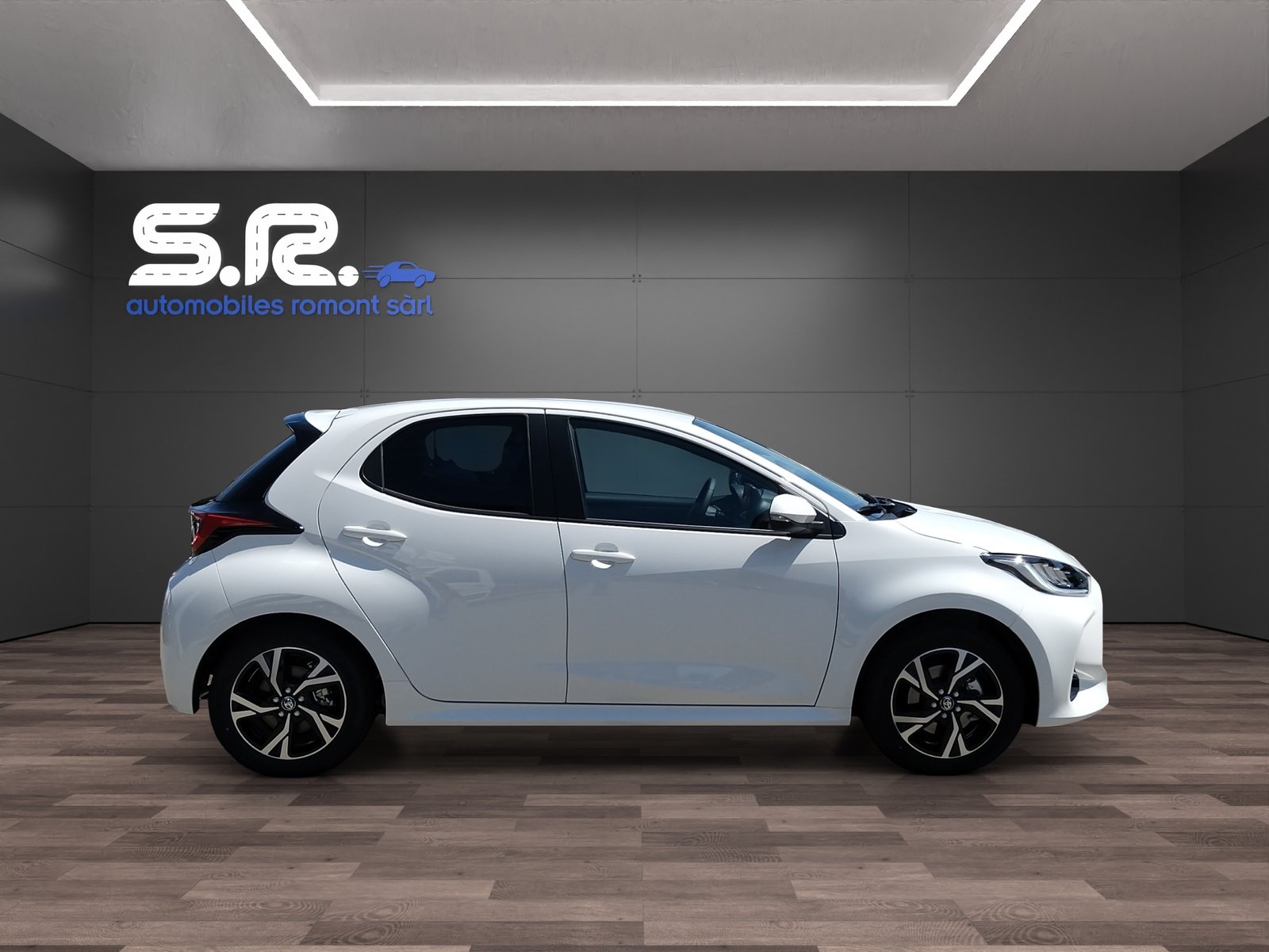 TOYOTA Yaris 1.5 Comfort e-CVT, Hybride Integrale Benzina/Elettrica, Auto nuove, Automatico - 6