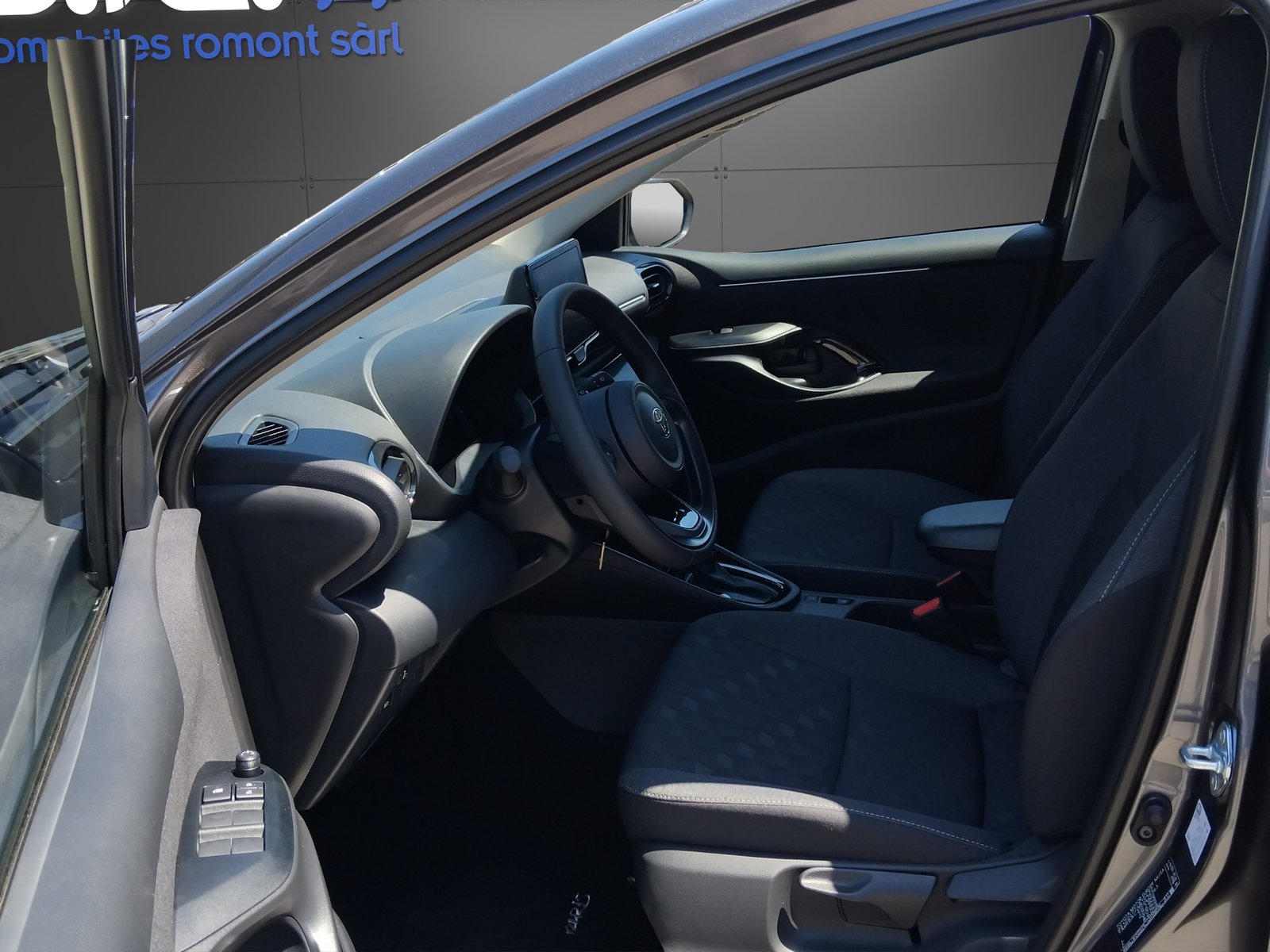 TOYOTA Yaris 1.5 Comfort e-CVT, Full-Hybrid Petrol/Electric, New car, Automatic - 7