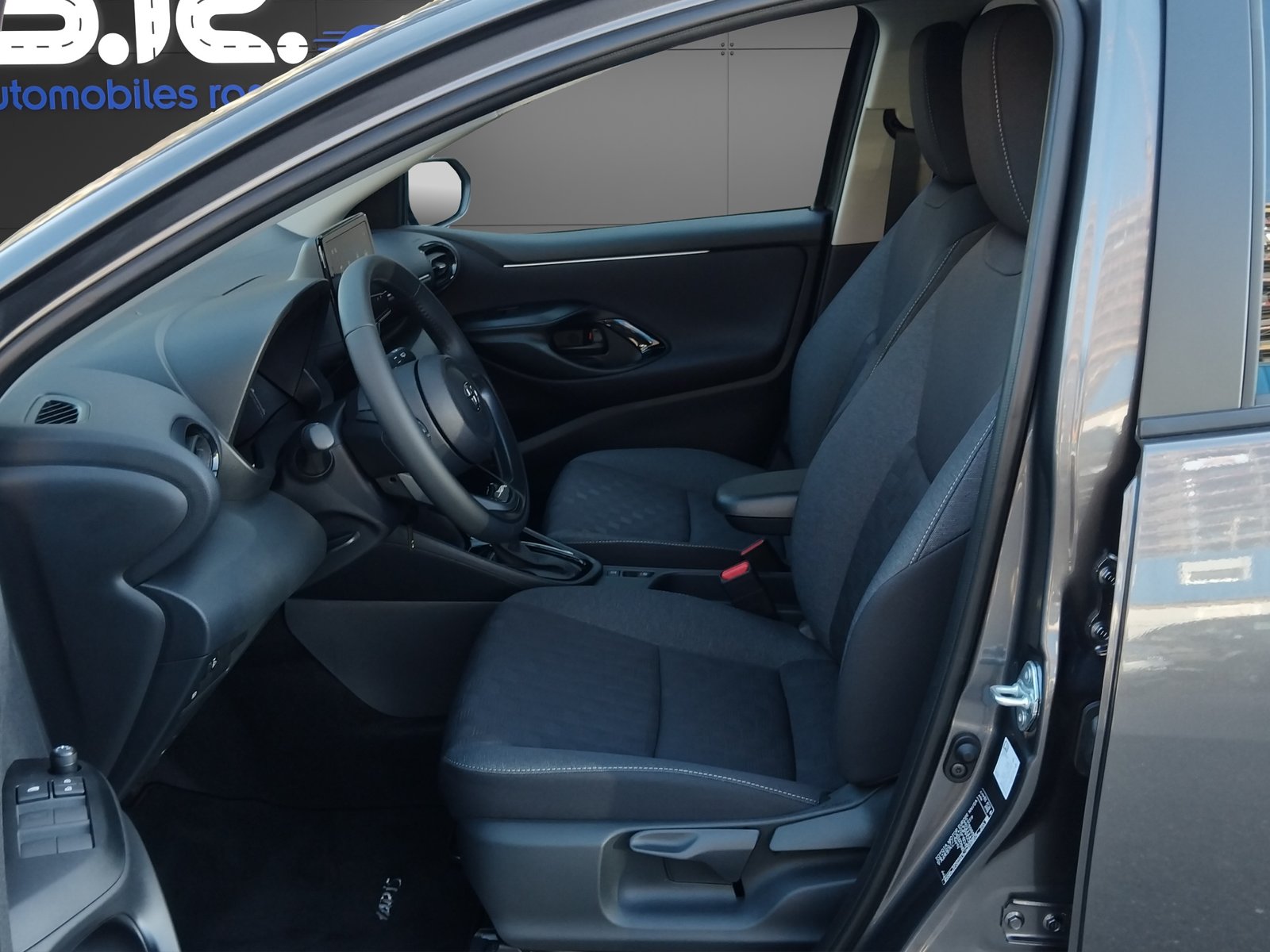 TOYOTA Yaris 1.5 Comfort e-CVT, Voll-Hybrid Benzin/Elektro, Neuwagen, Automatik - 4