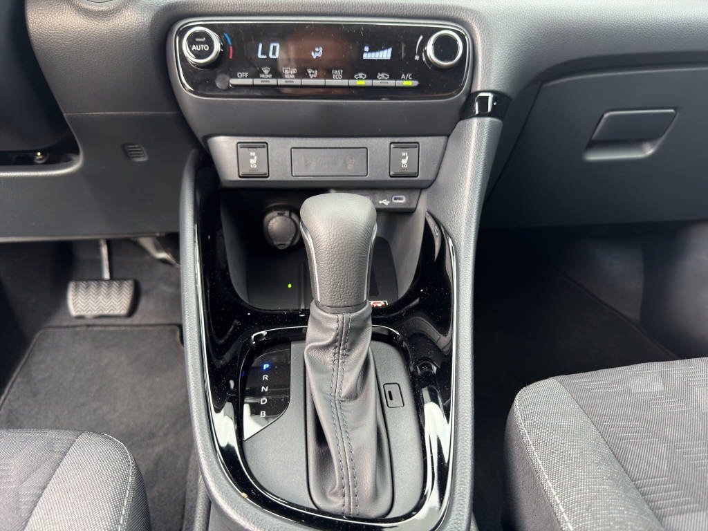 TOYOTA Yaris 1.5 Comfort e-CVT VVTi-HSD SPORT, Voll-Hybrid Benzin/Elektro, Neuwagen, Automatik - 5