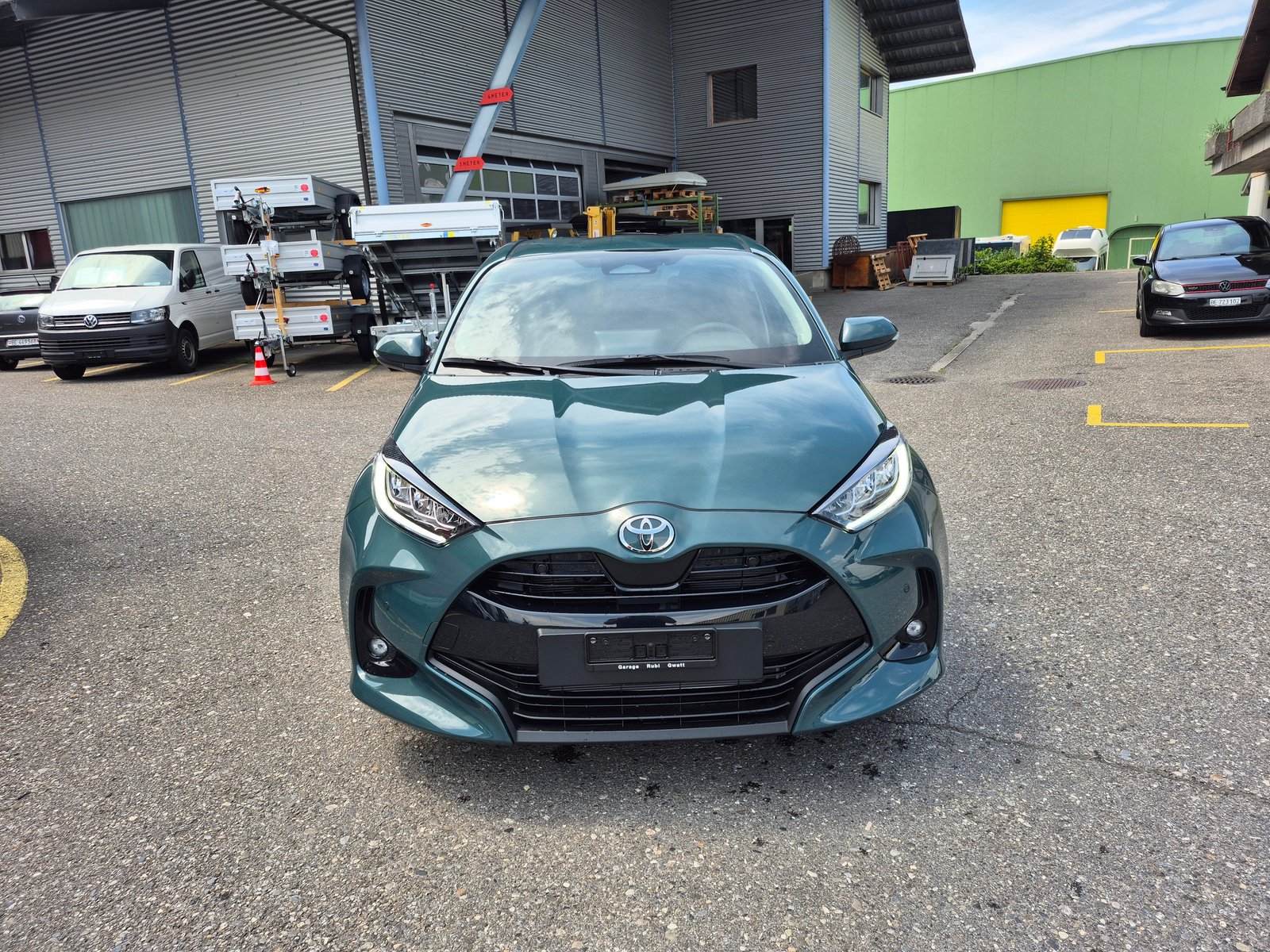 TOYOTA Yaris 1.5 Trend e-CVT, Voll-Hybrid Benzin/Elektro, Neuwagen, Automatik - 2