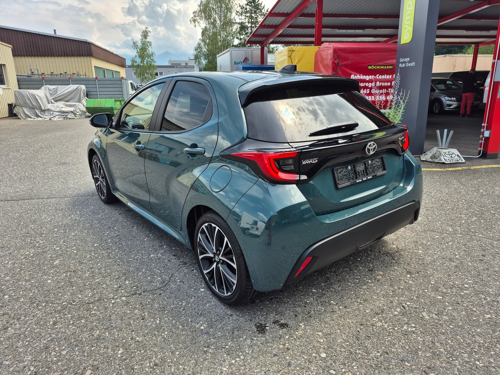 TOYOTA Yaris 1.5 Trend e-CVT, Voll-Hybrid Benzin/Elektro, Neuwagen, Automatik - 7