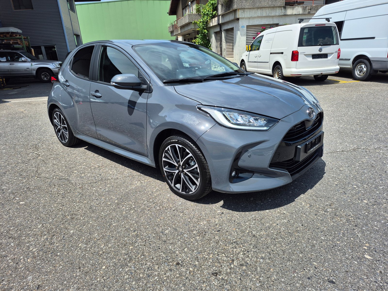 TOYOTA Yaris 1.5 Trend e-CVT, Voll-Hybrid Benzin/Elektro, Neuwagen, Automatik - 3
