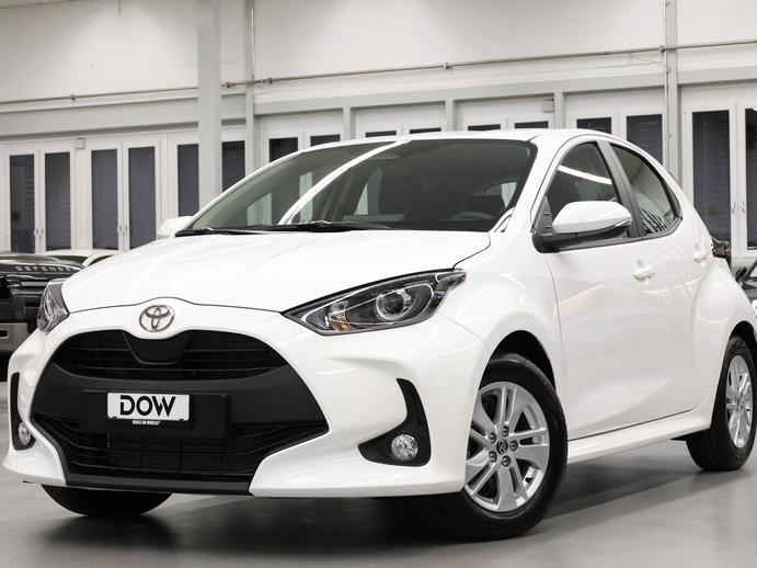 TOYOTA Yaris 1.5 Active Drive e-CVT, Full-Hybrid Petrol/Electric, New car, Automatic