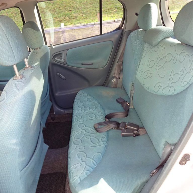 TOYOTA Yaris 1.3 Linea Sol, Petrol, Second hand / Used, Manual - 6