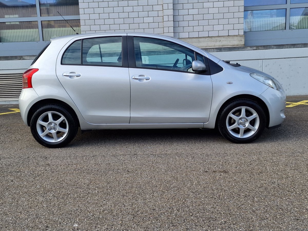 TOYOTA Yaris 1.3 Linea Sol, Petrol, Second hand / Used, Manual - 4