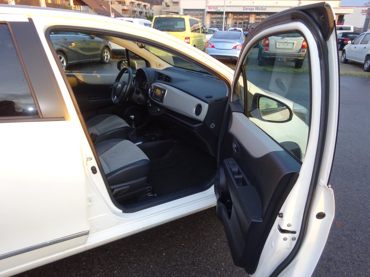 TOYOTA Yaris 1.33 Sol Premium, Essence, Occasion / Utilisé, Manuelle - 4