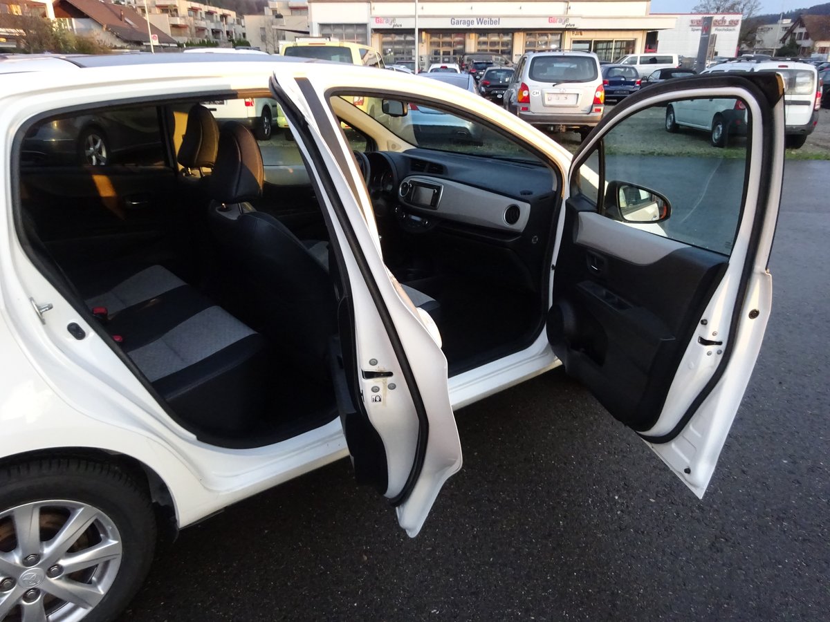 TOYOTA Yaris 1.33 Sol Premium, Essence, Occasion / Utilisé, Manuelle - 5
