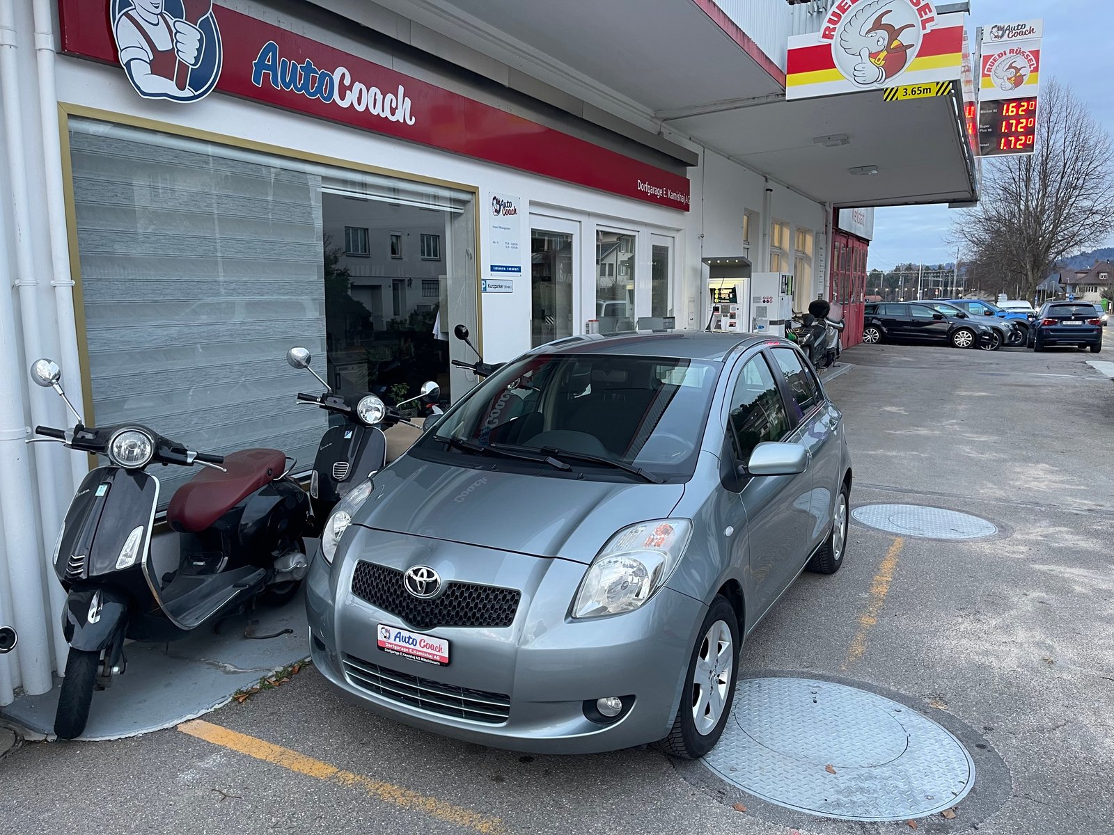 TOYOTA Yaris 1.3 Linea Luna, Benzin, Occasion / Gebraucht, Handschaltung - 2