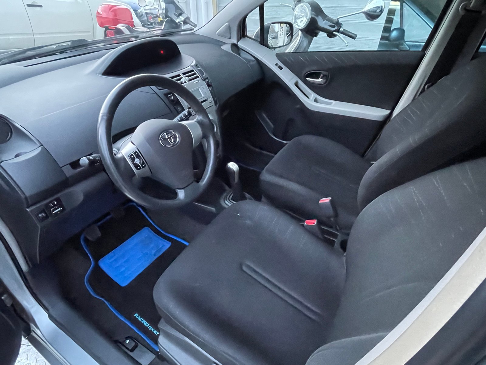 TOYOTA Yaris 1.3 Linea Luna, Benzin, Occasion / Gebraucht, Handschaltung - 4