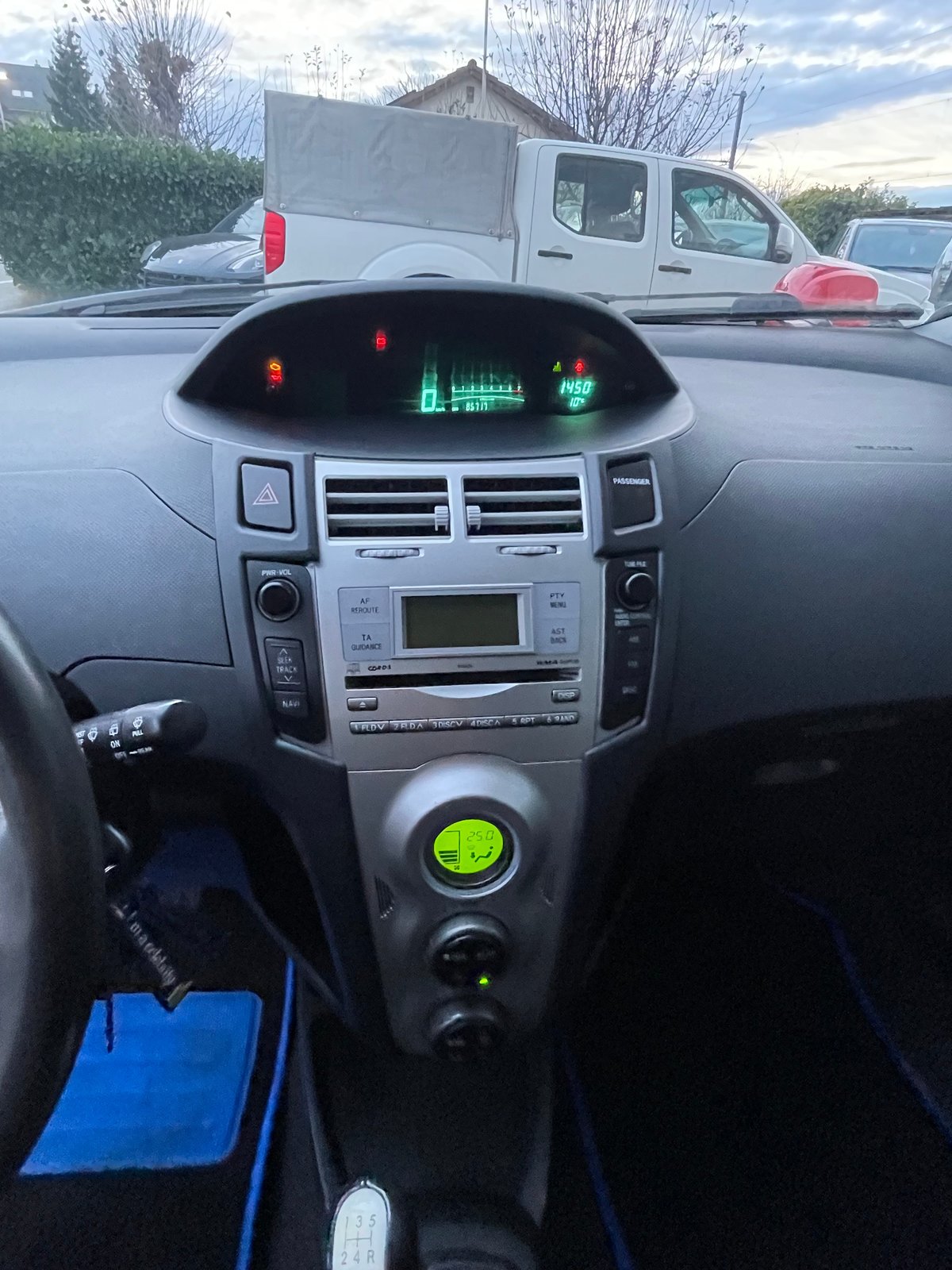 TOYOTA Yaris 1.3 Linea Luna, Benzin, Occasion / Gebraucht, Handschaltung - 5