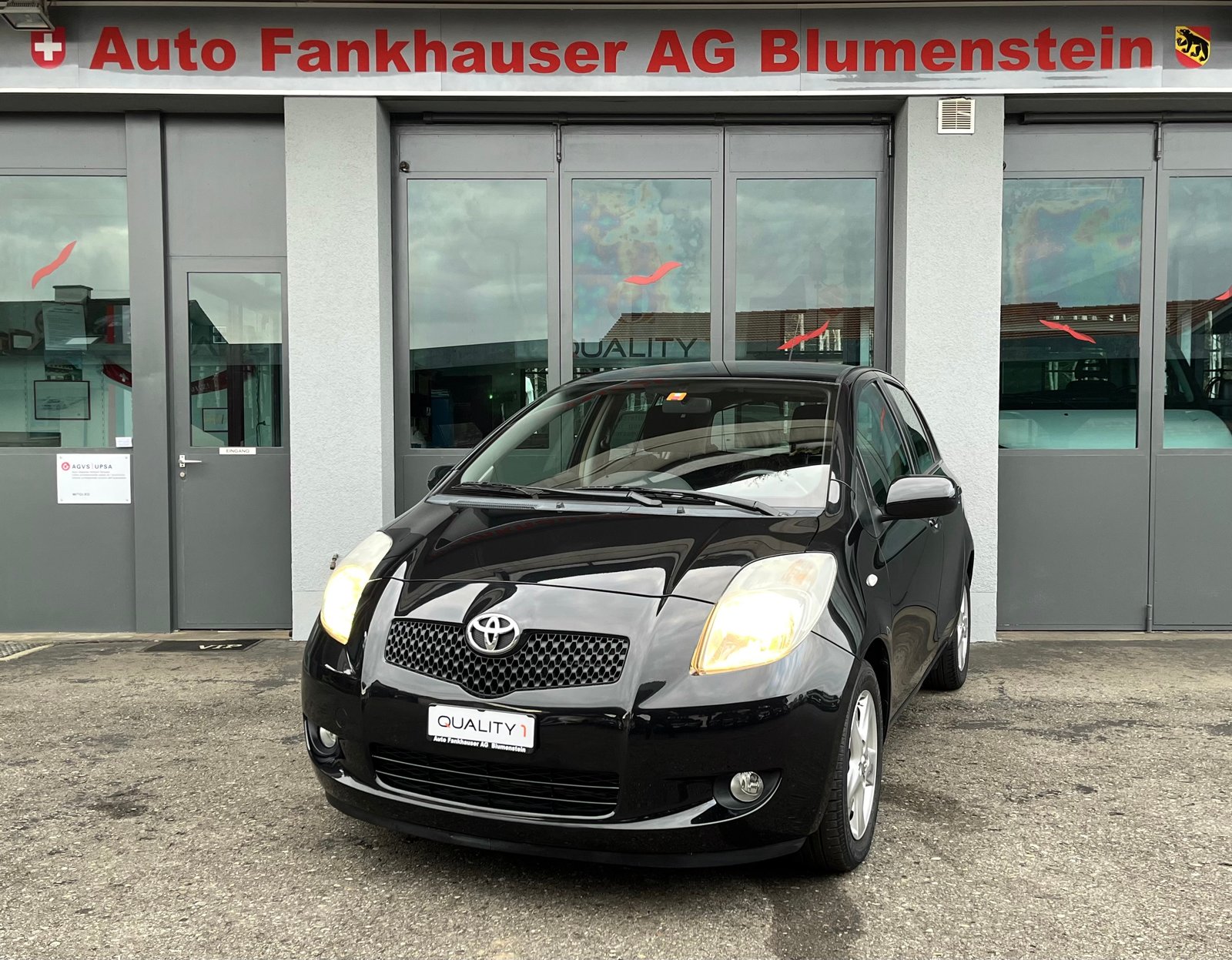 TOYOTA Yaris 1.3 Linea Sol, Petrol, Second hand / Used, Manual - 2