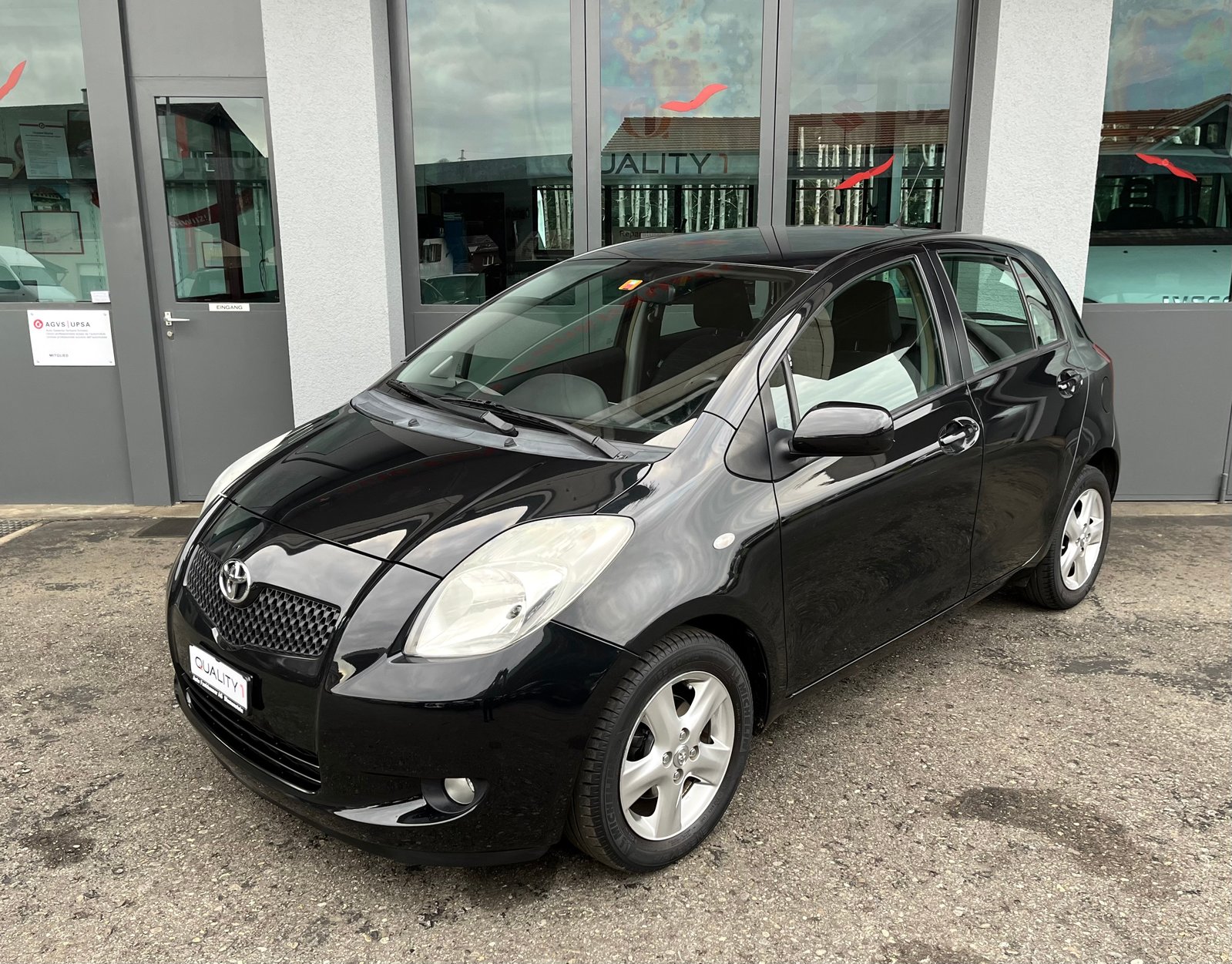 TOYOTA Yaris 1.3 Linea Sol, Petrol, Second hand / Used, Manual - 3