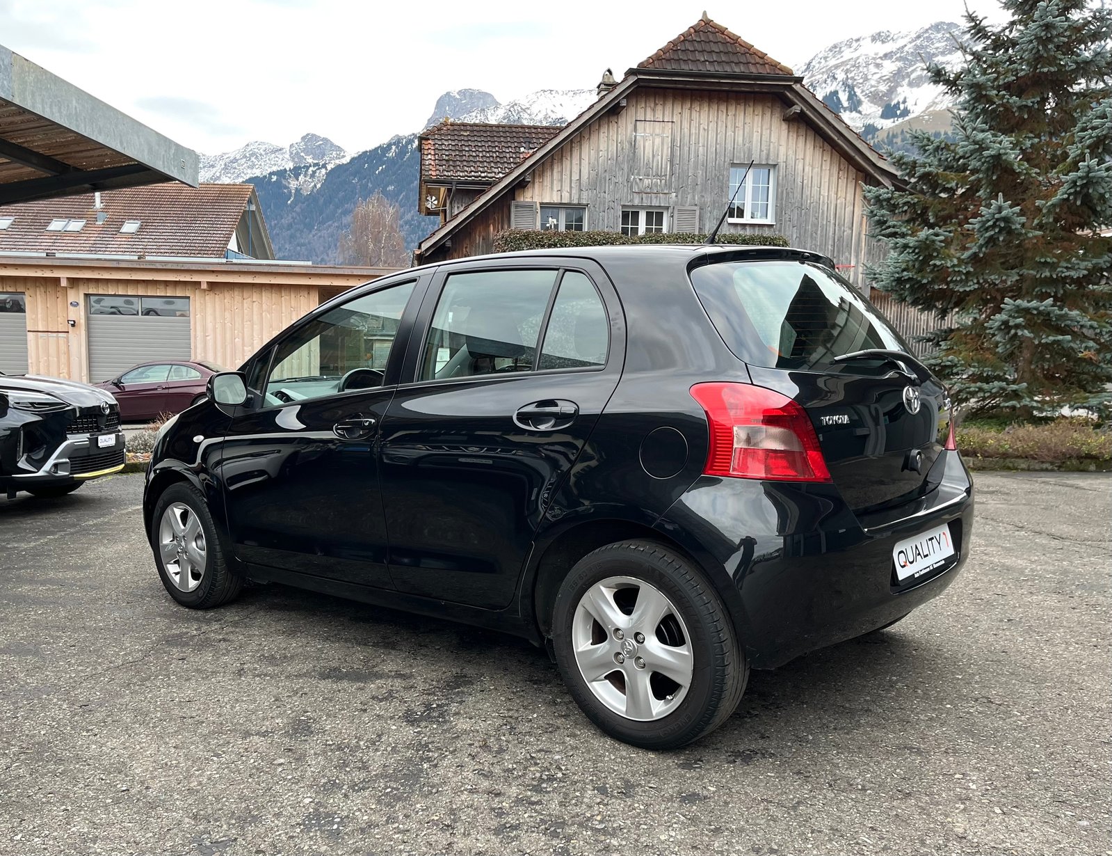 TOYOTA Yaris 1.3 Linea Sol, Petrol, Second hand / Used, Manual - 5