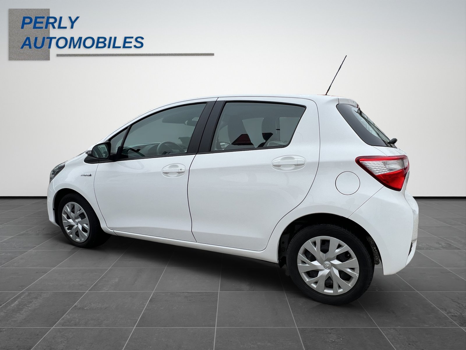 TOYOTA Yaris 1.5 Hybrid Comfort, Full-Hybrid Petrol/Electric, Second hand / Used, Automatic - 4
