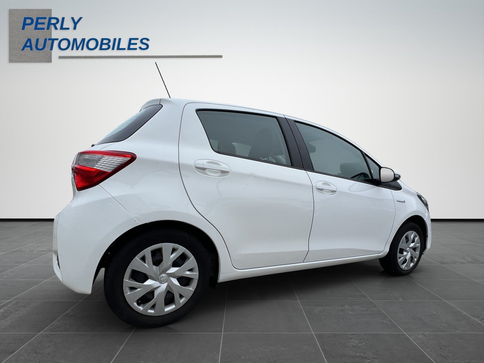 TOYOTA Yaris 1.5 Hybrid Comfort, Full-Hybrid Petrol/Electric, Second hand / Used, Automatic - 6