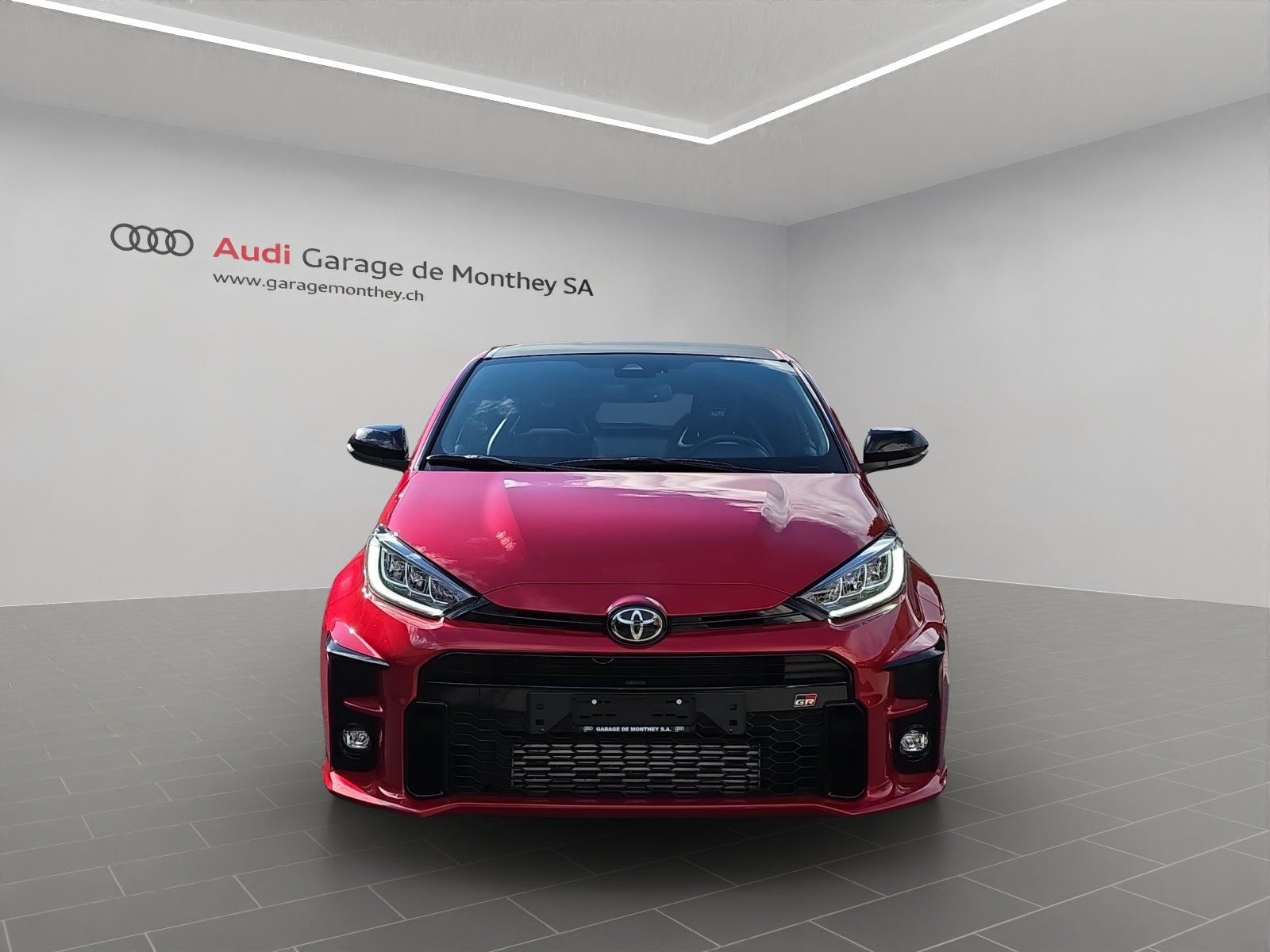 TOYOTA Yaris 1.6 GR Sport, Petrol, Second hand / Used, Manual - 2