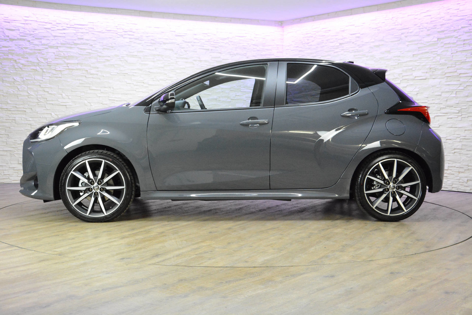 TOYOTA Yaris 1.5 VVT-i HSD GR Sport, Voll-Hybrid Benzin/Elektro, Occasion / Gebraucht, Automatik - 4