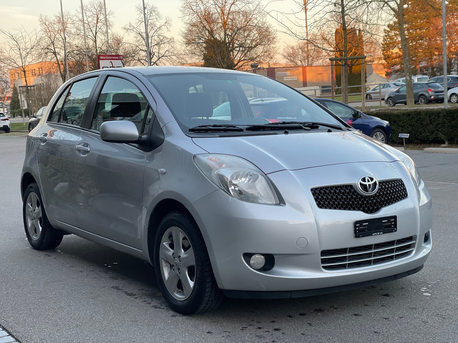 TOYOTA Yaris 1.3 Linea Luna, Benzin, Occasion / Gebraucht, Handschaltung - 4