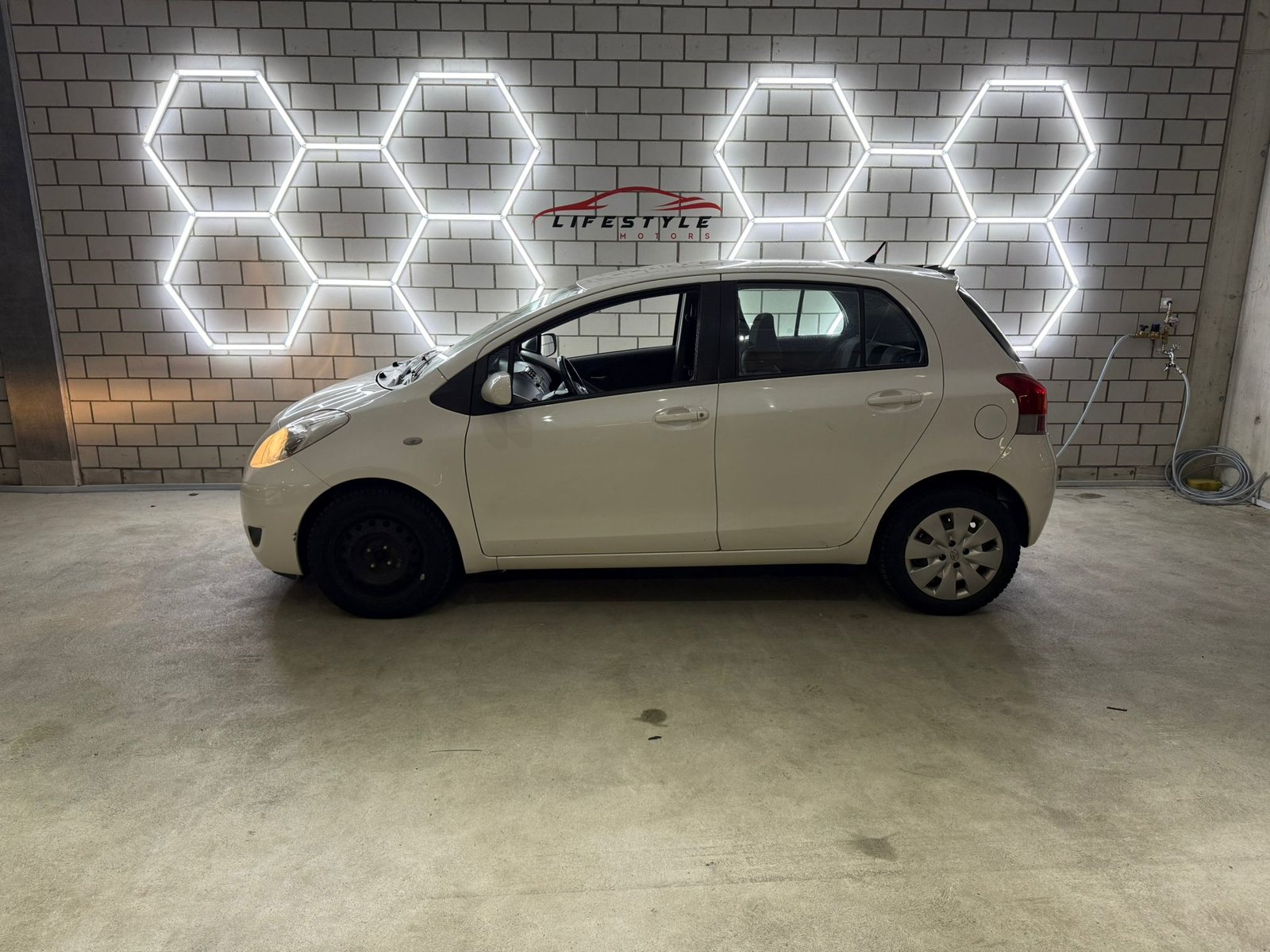 TOYOTA Yaris 1.4 D-4D Linea Luna, Diesel, Second hand / Used, Manual - 2