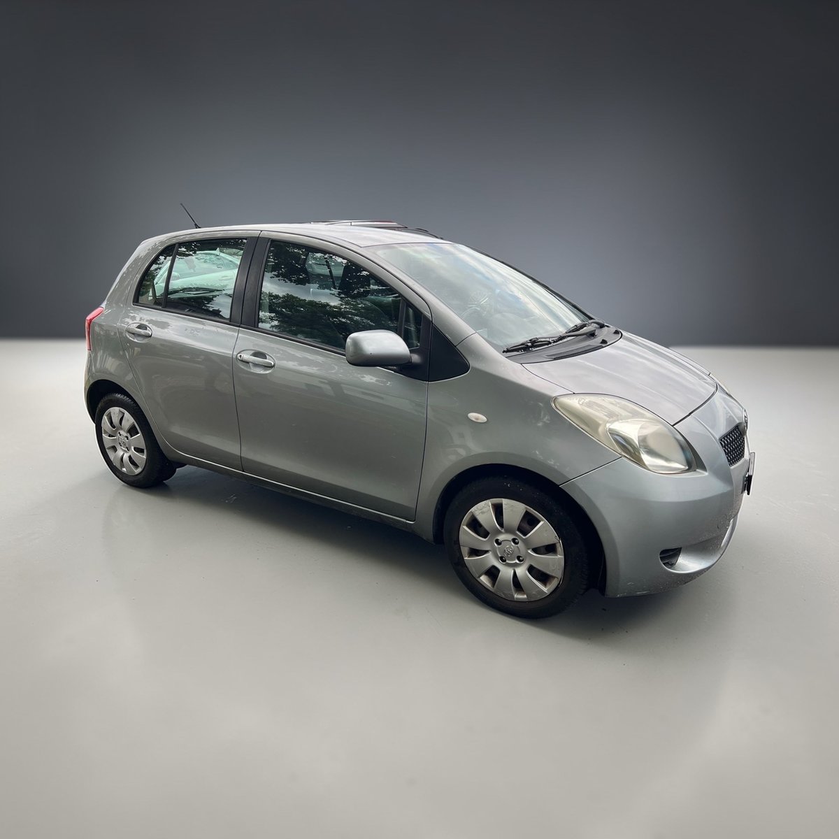 TOYOTA YARIS 1.3 Linea Luna, Petrol, Second hand / Used, Manual - 3