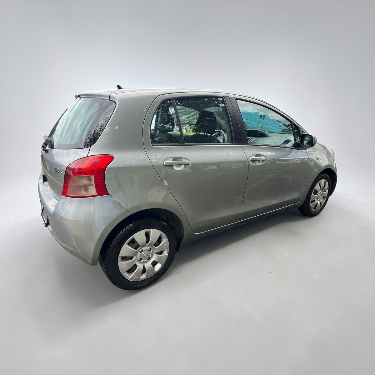 TOYOTA YARIS 1.3 Linea Luna, Petrol, Second hand / Used, Manual - 4