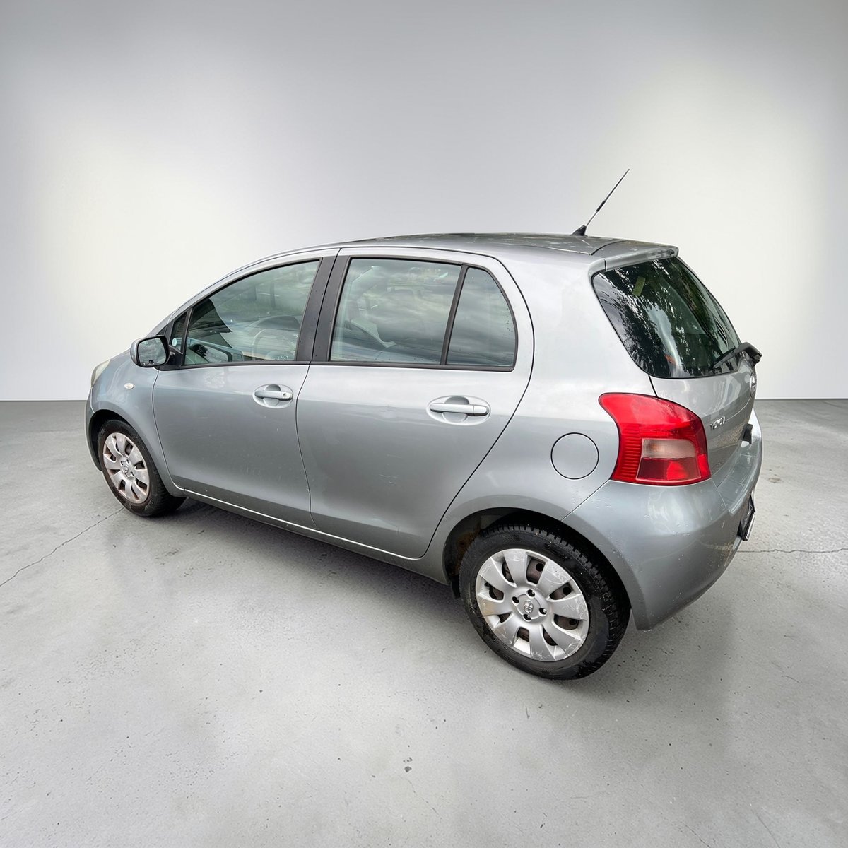 TOYOTA YARIS 1.3 Linea Luna, Petrol, Second hand / Used, Manual - 5