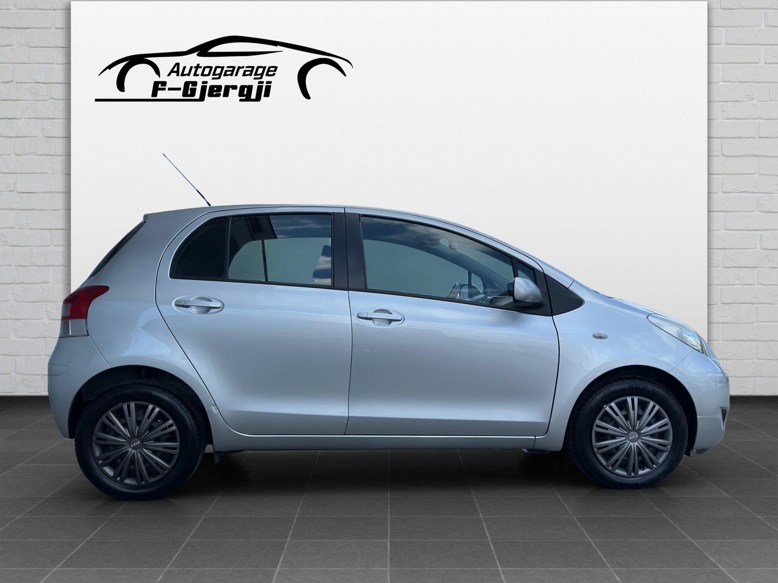 TOYOTA Yaris 1.33 Linea Sol, Petrol, Second hand / Used, Manual - 5