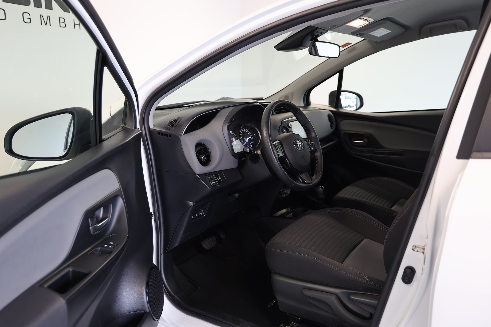 TOYOTA Yaris 1.5 VVT-i Hybrid Comfort e-CVT, Full-Hybrid Petrol/Electric, Second hand / Used, Automatic - 5