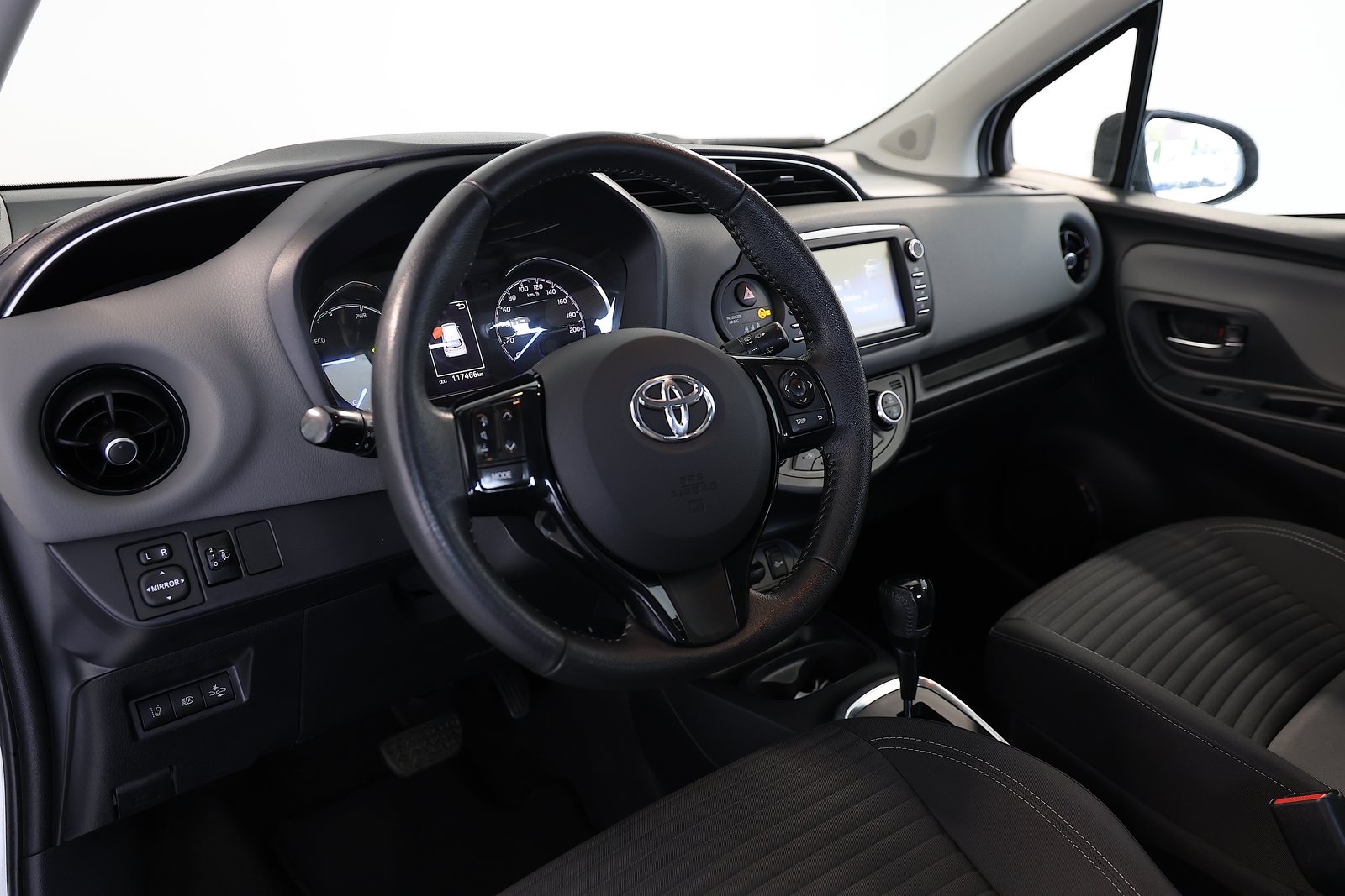 TOYOTA Yaris 1.5 VVT-i Hybrid Comfort e-CVT, Full-Hybrid Petrol/Electric, Second hand / Used, Automatic - 7