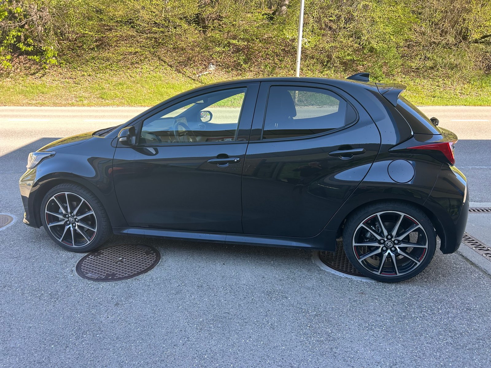 TOYOTA Yaris 1.5 GR Sport e-CVT, Voll-Hybrid Benzin/Elektro, Occasion / Gebraucht, Automatik - 3