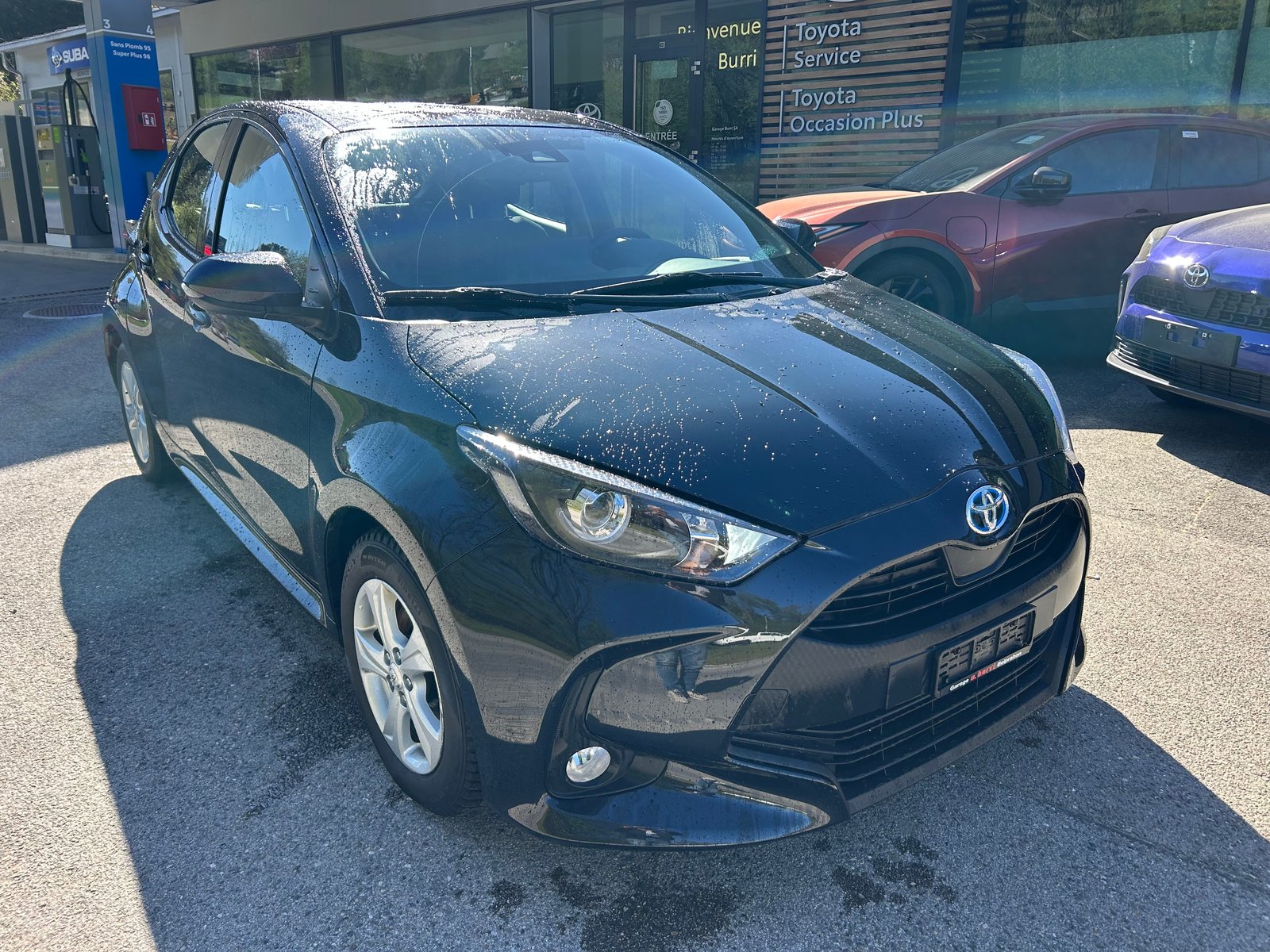 TOYOTA Yaris 1.5 Trend e-CVT, Full-Hybrid Petrol/Electric, Second hand / Used, Automatic - 2