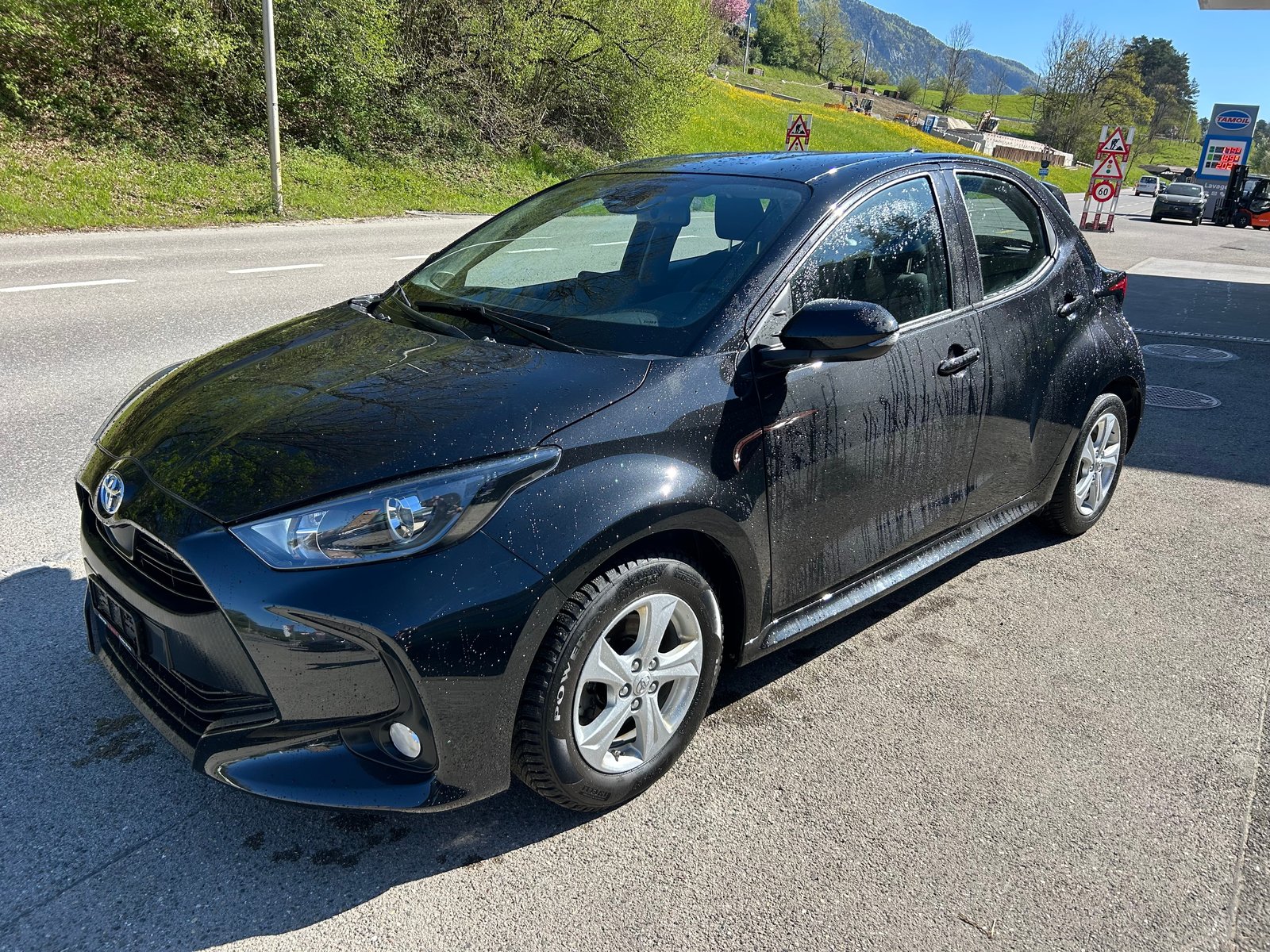 TOYOTA Yaris 1.5 Trend e-CVT, Full-Hybrid Petrol/Electric, Second hand / Used, Automatic - 3