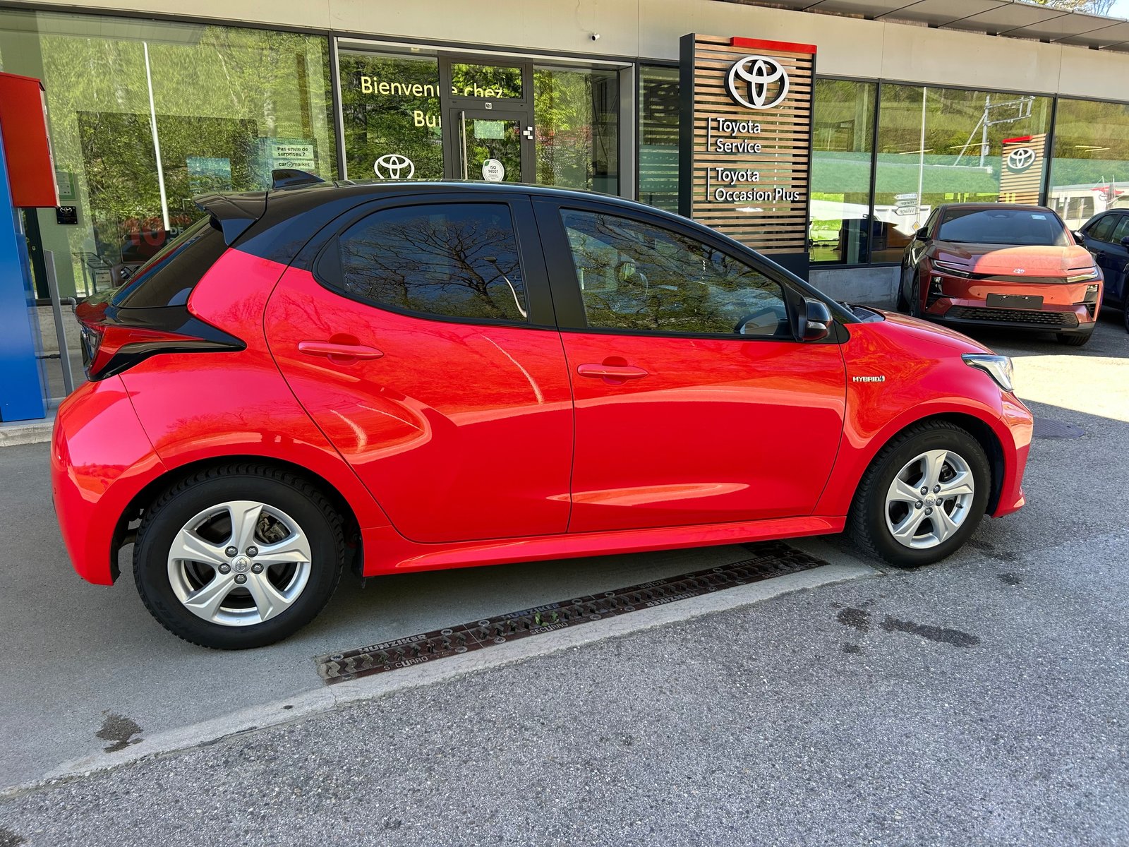 TOYOTA Yaris 1.5 Premium e-CVT