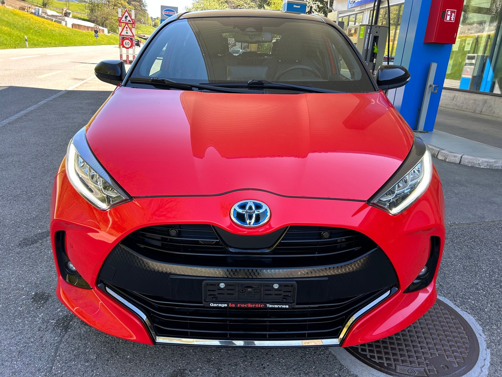 TOYOTA Yaris 1.5 Premium e-CVT, Voll-Hybrid Benzin/Elektro, Occasion / Gebraucht, Automatik - 3