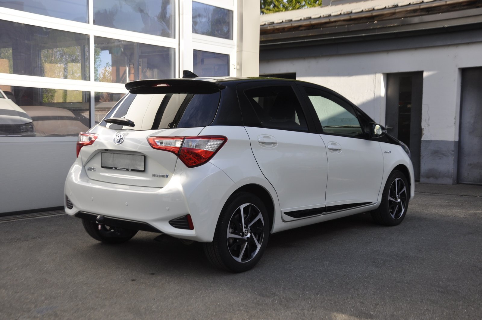 TOYOTA Yaris 1.5 VVT-i Hybrid Premium e-CVT I Anhängerkuppl, Voll-Hybrid Benzin/Elektro, Occasion / Gebraucht, Automatik - 3