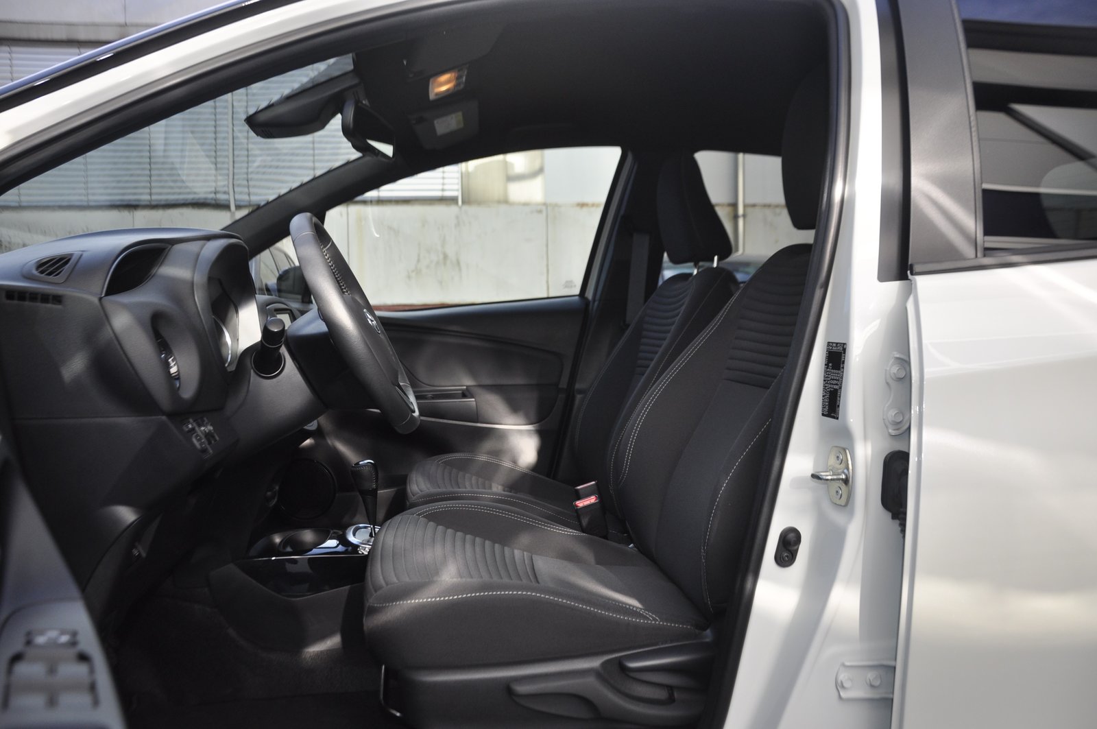 TOYOTA Yaris 1.5 VVT-i Hybrid Premium e-CVT I Anhängerkuppl, Voll-Hybrid Benzin/Elektro, Occasion / Gebraucht, Automatik - 5