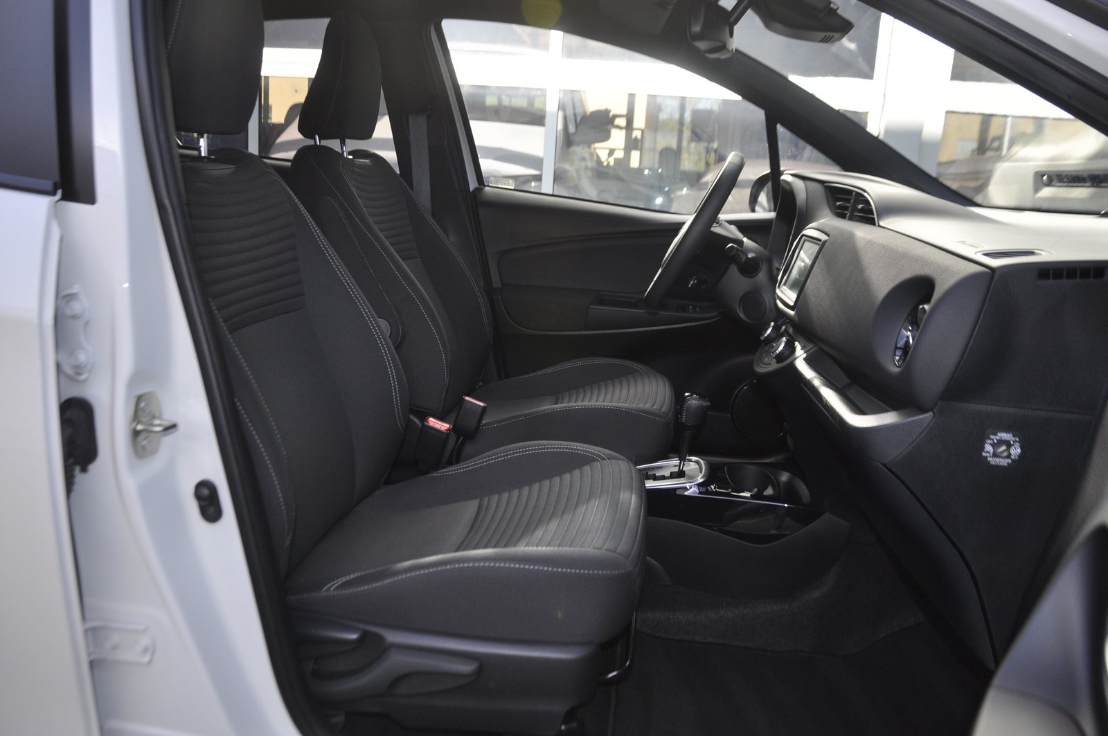 TOYOTA Yaris 1.5 VVT-i Hybrid Premium e-CVT I Anhängerkuppl, Voll-Hybrid Benzin/Elektro, Occasion / Gebraucht, Automatik - 7
