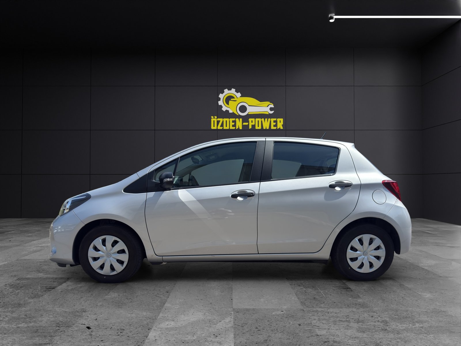 TOYOTA Yaris 1.0 Terra *Spezialpreis NUR für MAI*, Petrol, Second hand / Used, Manual - 7