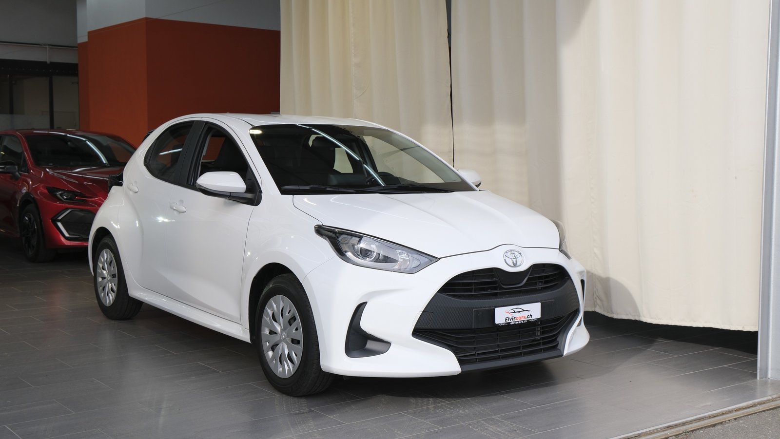 TOYOTA Yaris 1.5 Active e-CVT, Voll-Hybrid Benzin/Elektro, Occasion / Gebraucht, Automatik - 2