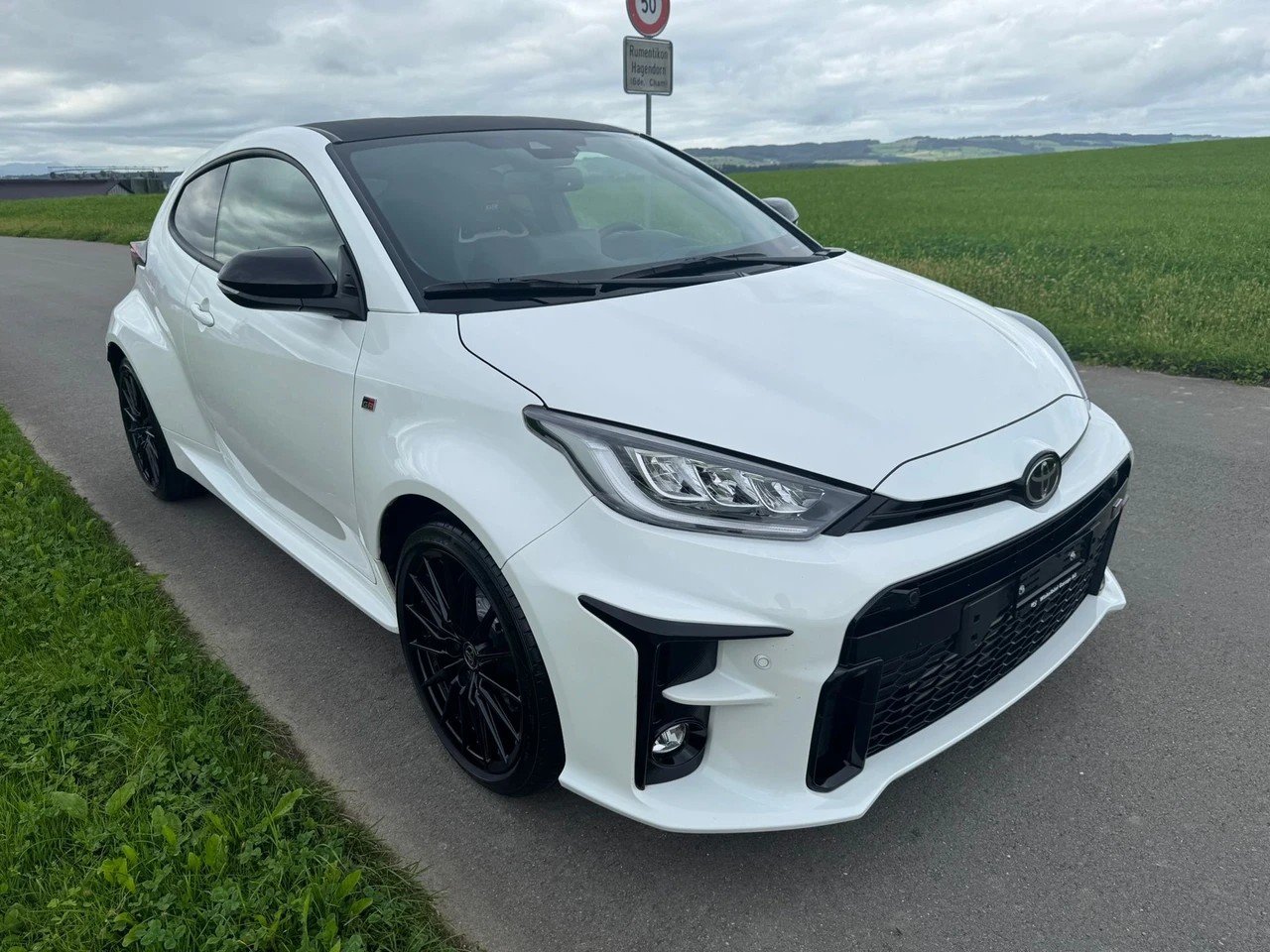 TOYOTA Yaris 1.6 GR Sport, Benzin, Occasion / Gebraucht, Handschaltung - 2