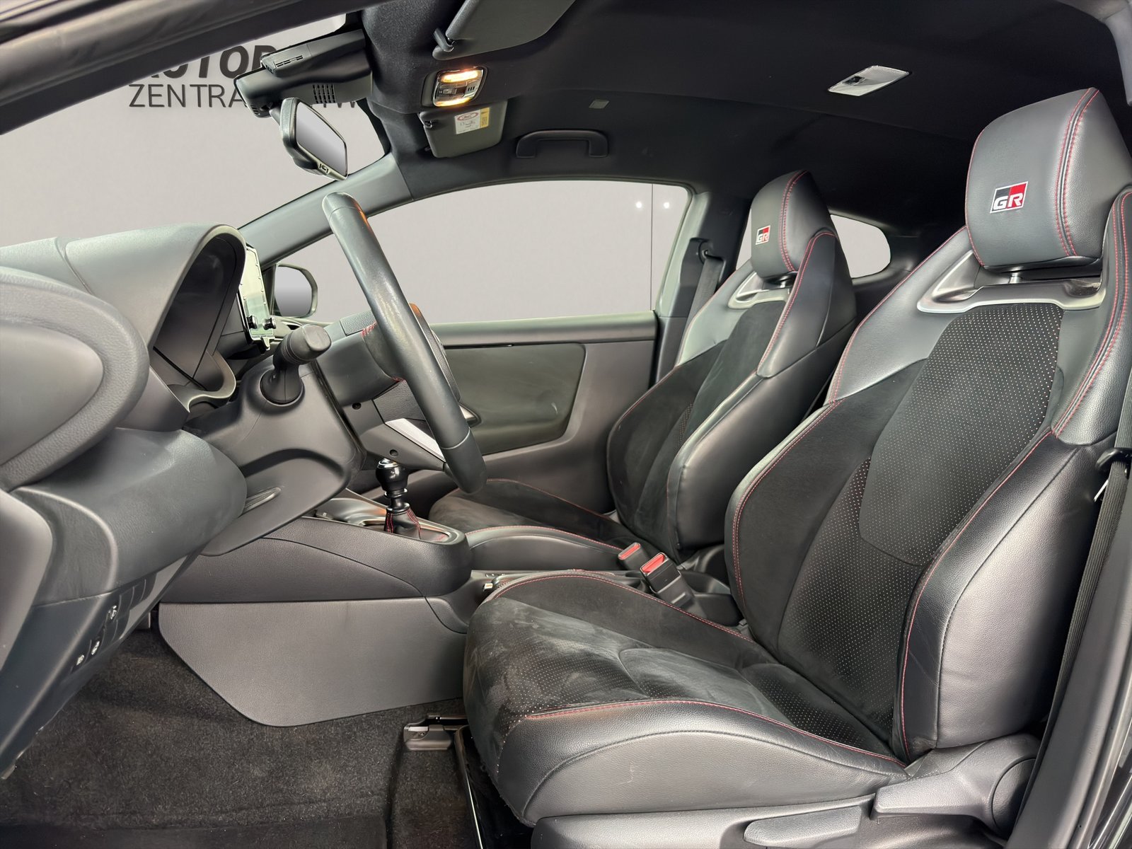 TOYOTA Yaris 1.6 GR Sport Circuit Carbon Pack, Essence, Occasion / Utilisé, Manuelle - 6