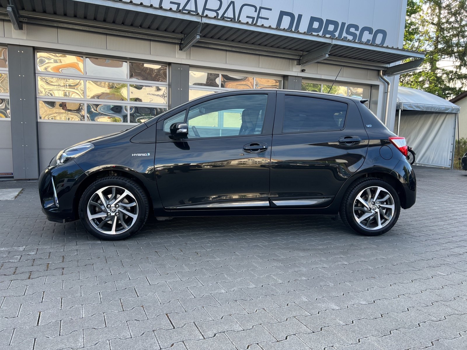 TOYOTA Yaris 1.5 VVT-i Hybrid Y20 e-CVT, Full-Hybrid Petrol/Electric, Second hand / Used, Automatic - 2