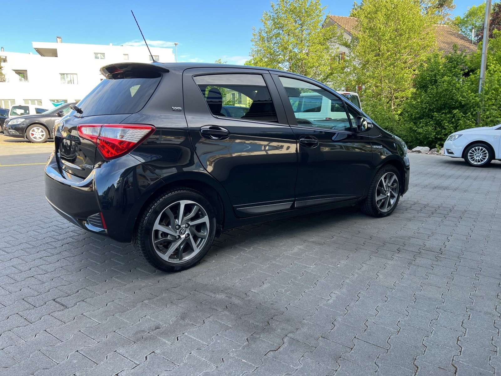 TOYOTA Yaris 1.5 VVT-i Hybrid Y20 e-CVT, Full-Hybrid Petrol/Electric, Second hand / Used, Automatic - 4