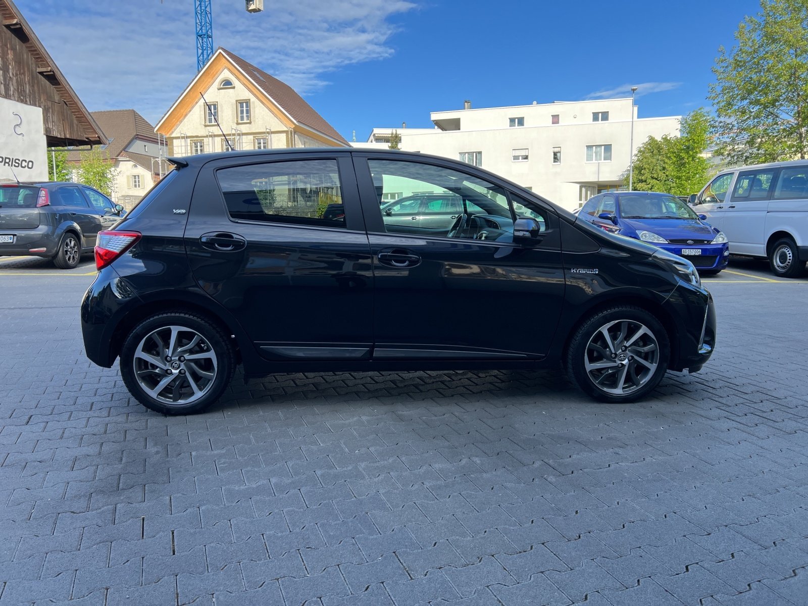 TOYOTA Yaris 1.5 VVT-i Hybrid Y20 e-CVT, Full-Hybrid Petrol/Electric, Second hand / Used, Automatic - 5