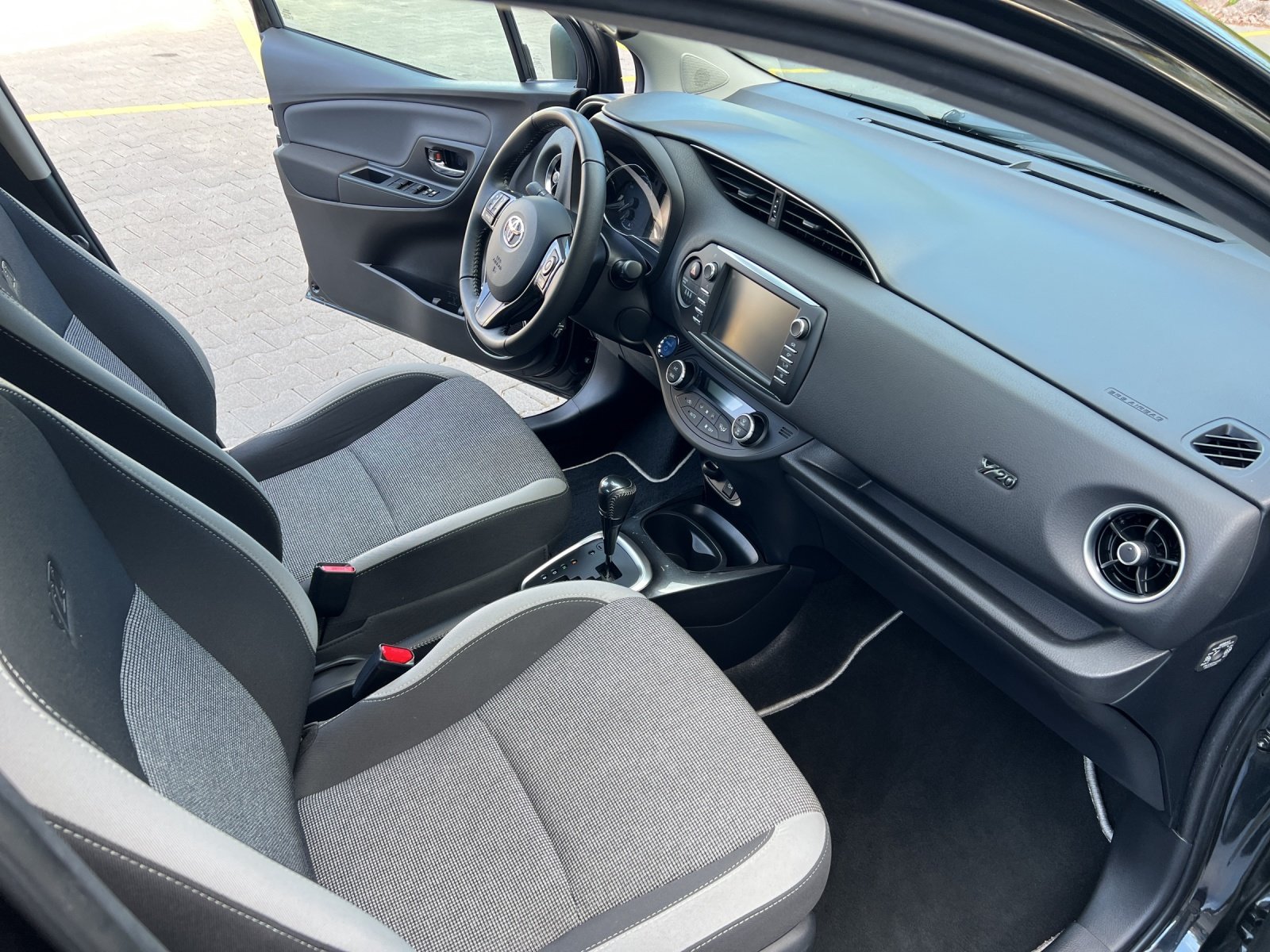 TOYOTA Yaris 1.5 VVT-i Hybrid Y20 e-CVT, Full-Hybrid Petrol/Electric, Second hand / Used, Automatic - 7