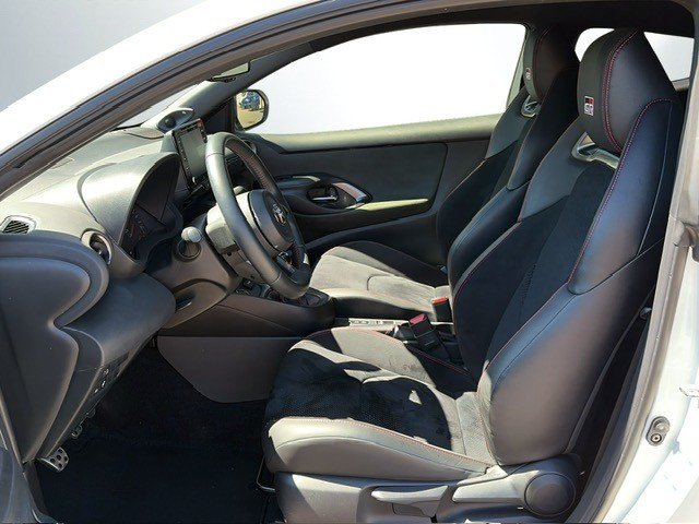 TOYOTA Yaris 1.6 GR Sport, Petrol, Second hand / Used, Manual - 4