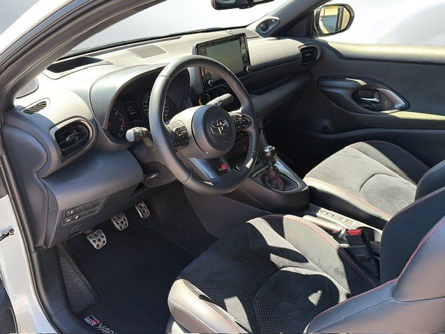TOYOTA Yaris 1.6 GR Sport, Petrol, Second hand / Used, Manual - 5