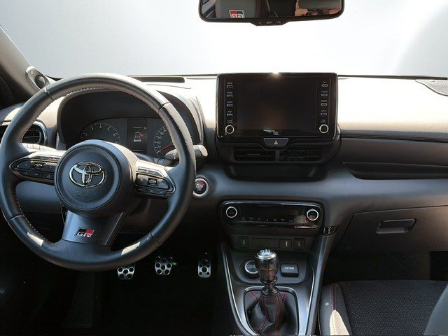 TOYOTA Yaris 1.6 GR Sport, Petrol, Second hand / Used, Manual - 6