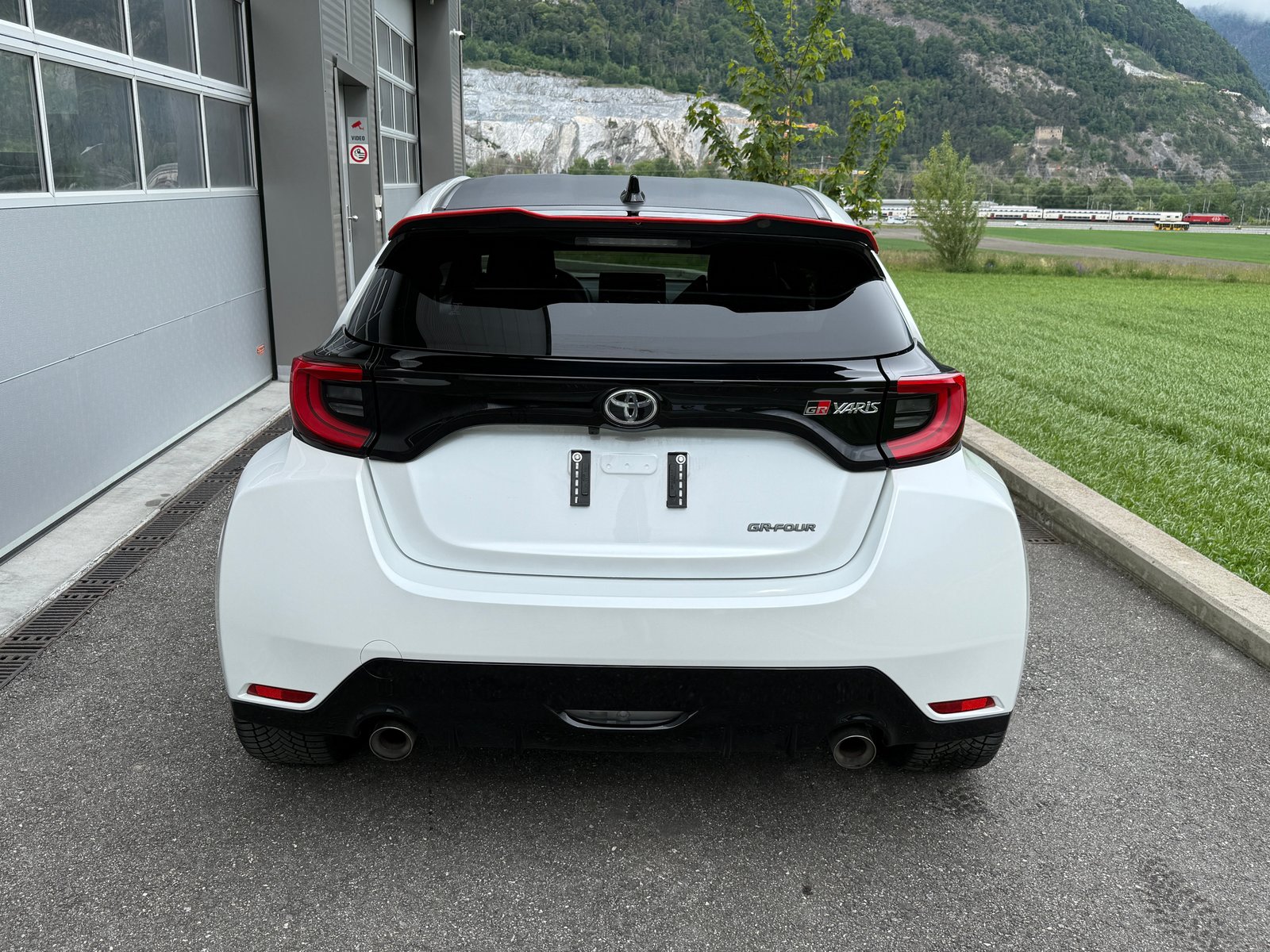 TOYOTA Yaris 1.6 GR Sport - Circuit Pack, Essence, Occasion / Utilisé, Manuelle - 4